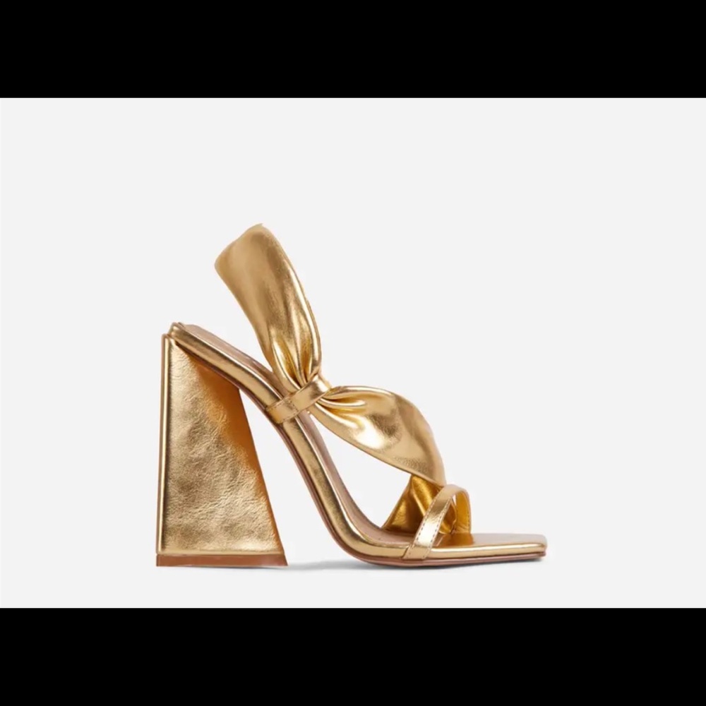 SQUARE TOE BLOCK HEEL MULE IN GOLD FAUX LEATHER